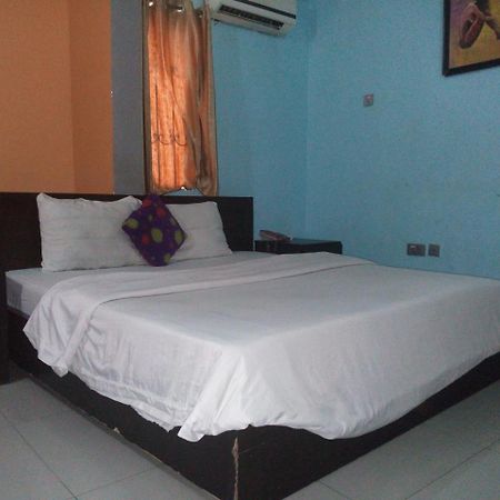 Flamingo Hotel Festac Town Esterno foto