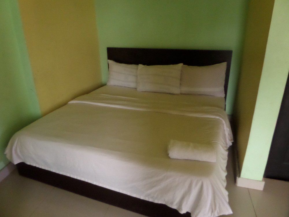 Flamingo Hotel Festac Town Esterno foto