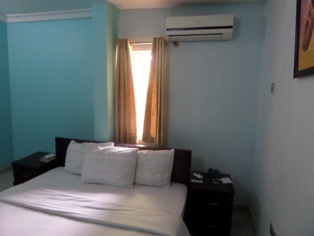 Flamingo Hotel Festac Town Esterno foto