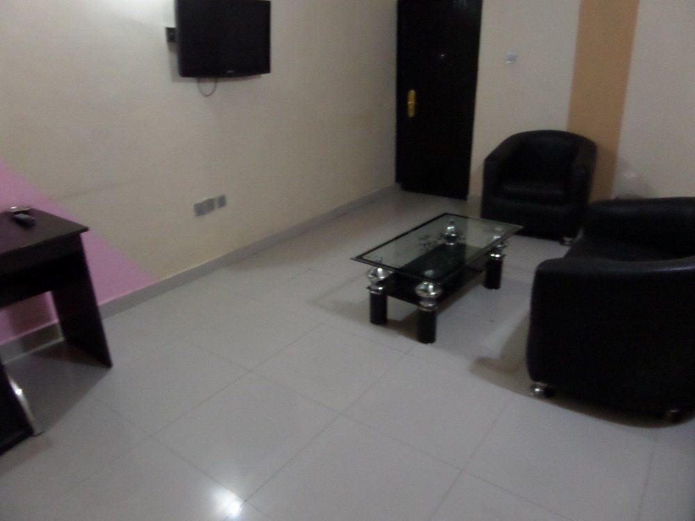 Flamingo Hotel Festac Town Esterno foto