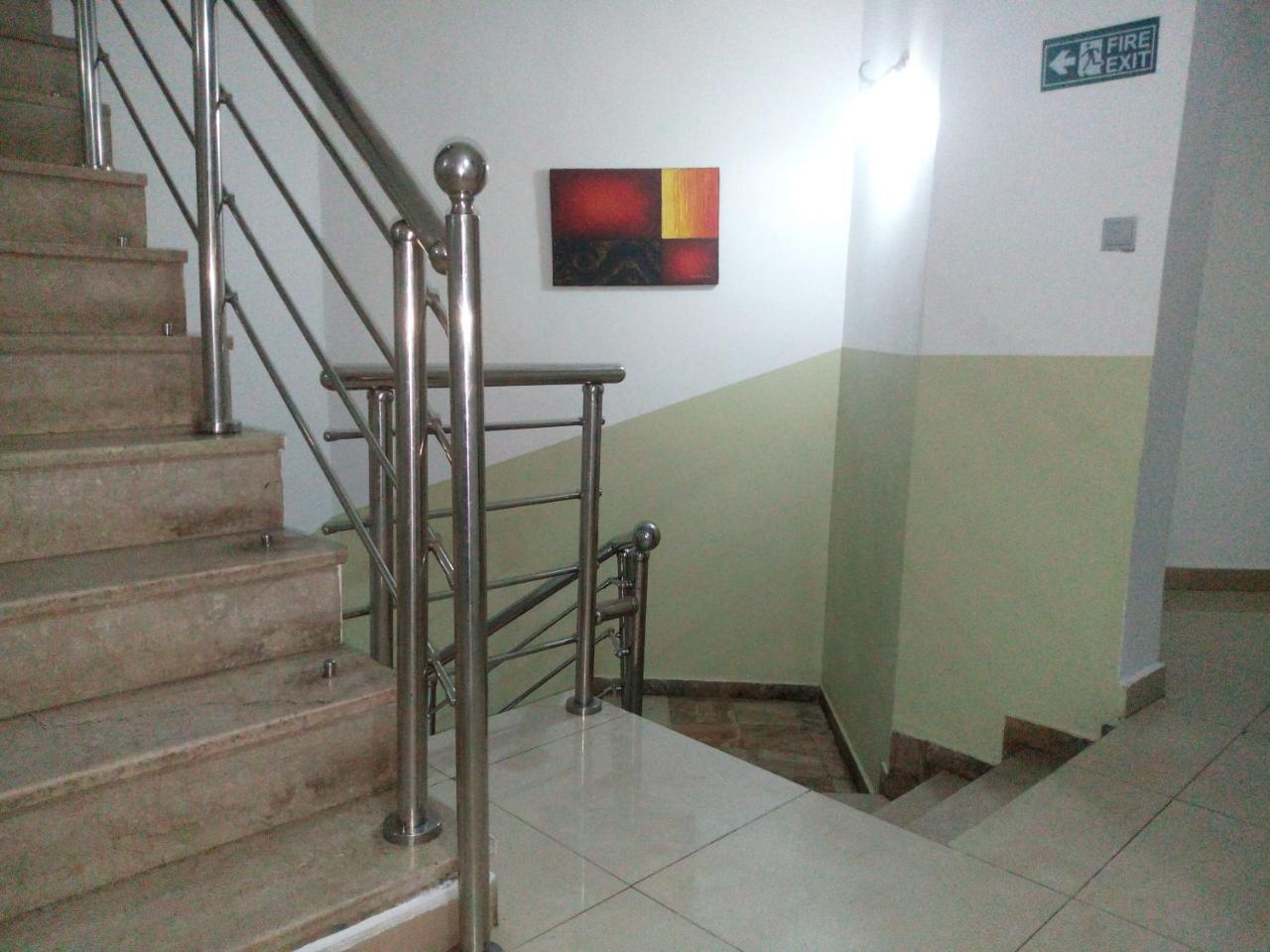 Flamingo Hotel Festac Town Esterno foto
