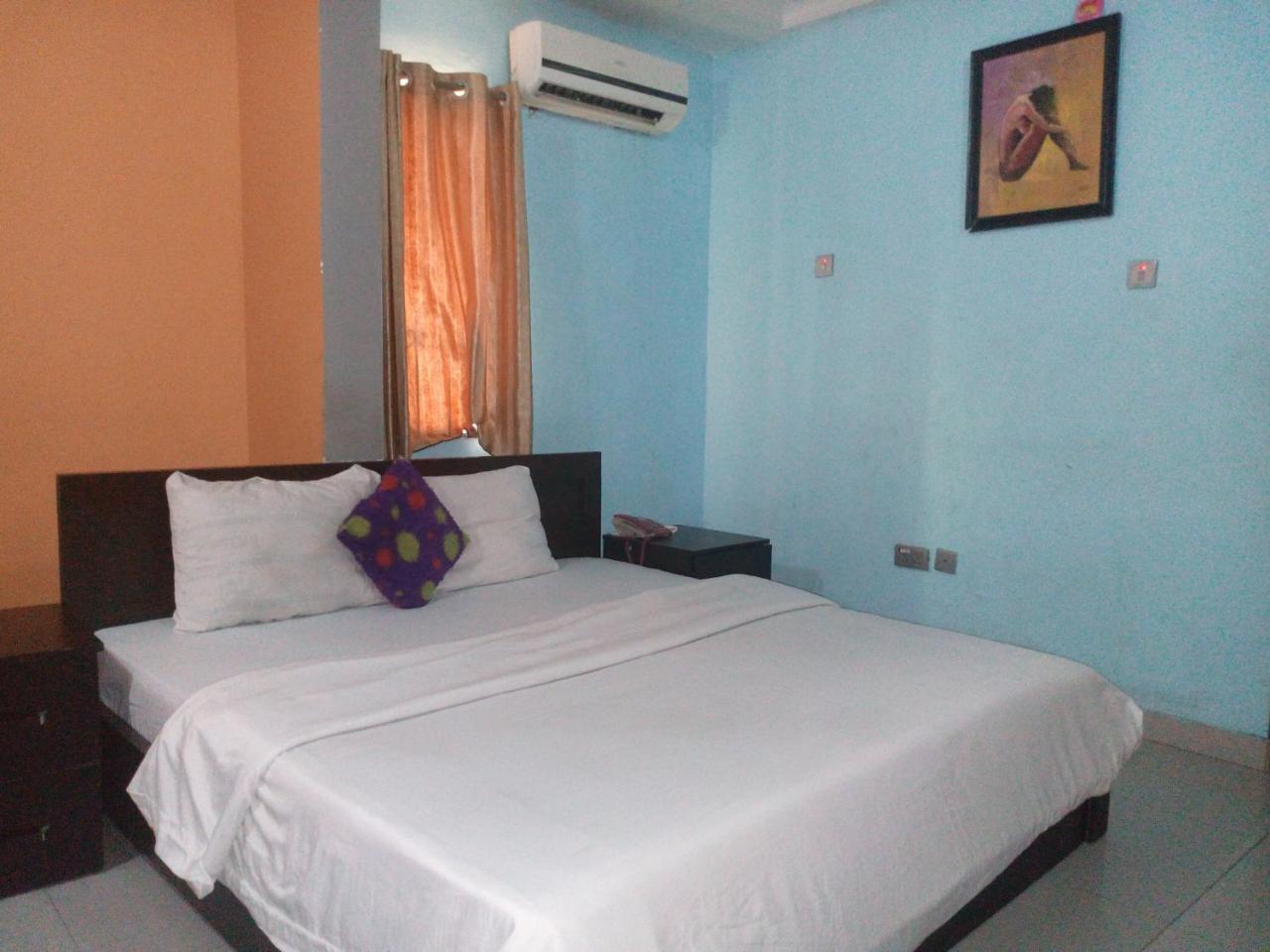 Flamingo Hotel Festac Town Esterno foto