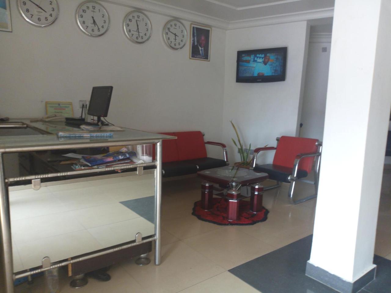 Flamingo Hotel Festac Town Esterno foto