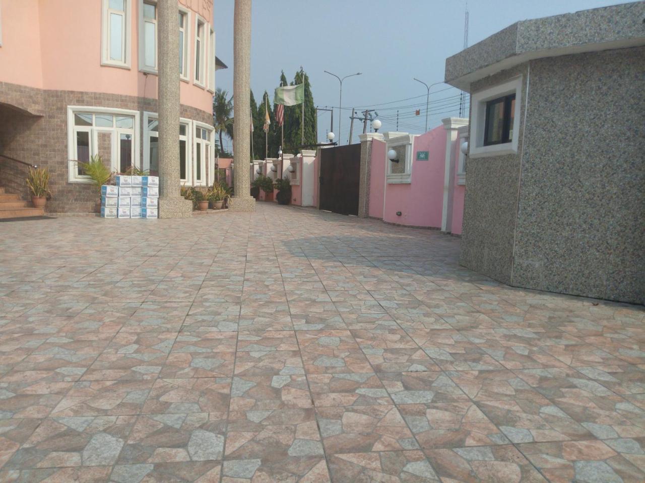 Flamingo Hotel Festac Town Esterno foto