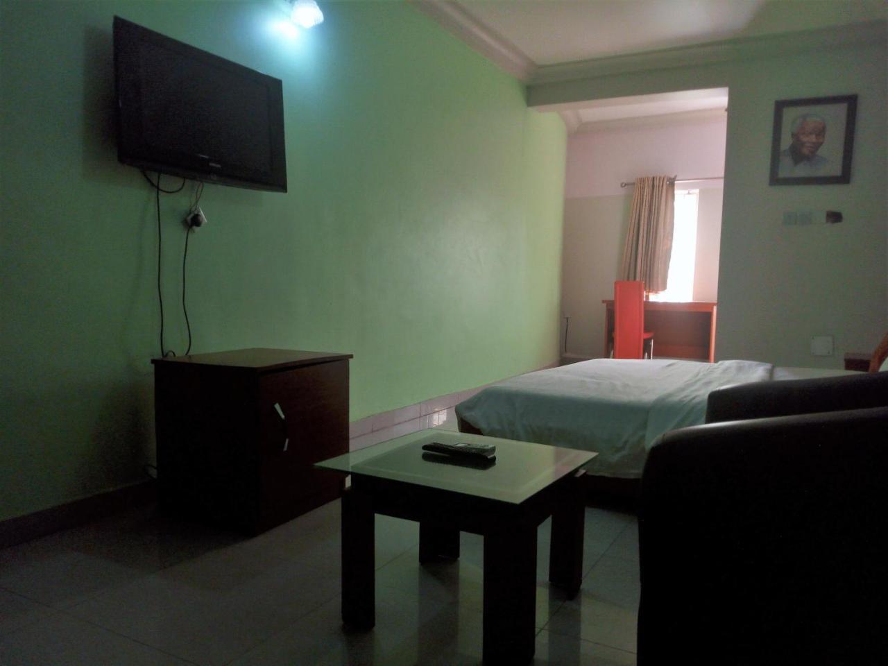 Flamingo Hotel Festac Town Esterno foto