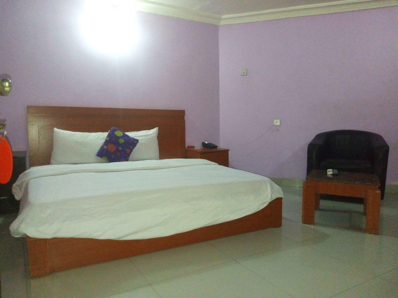 Flamingo Hotel Festac Town Esterno foto