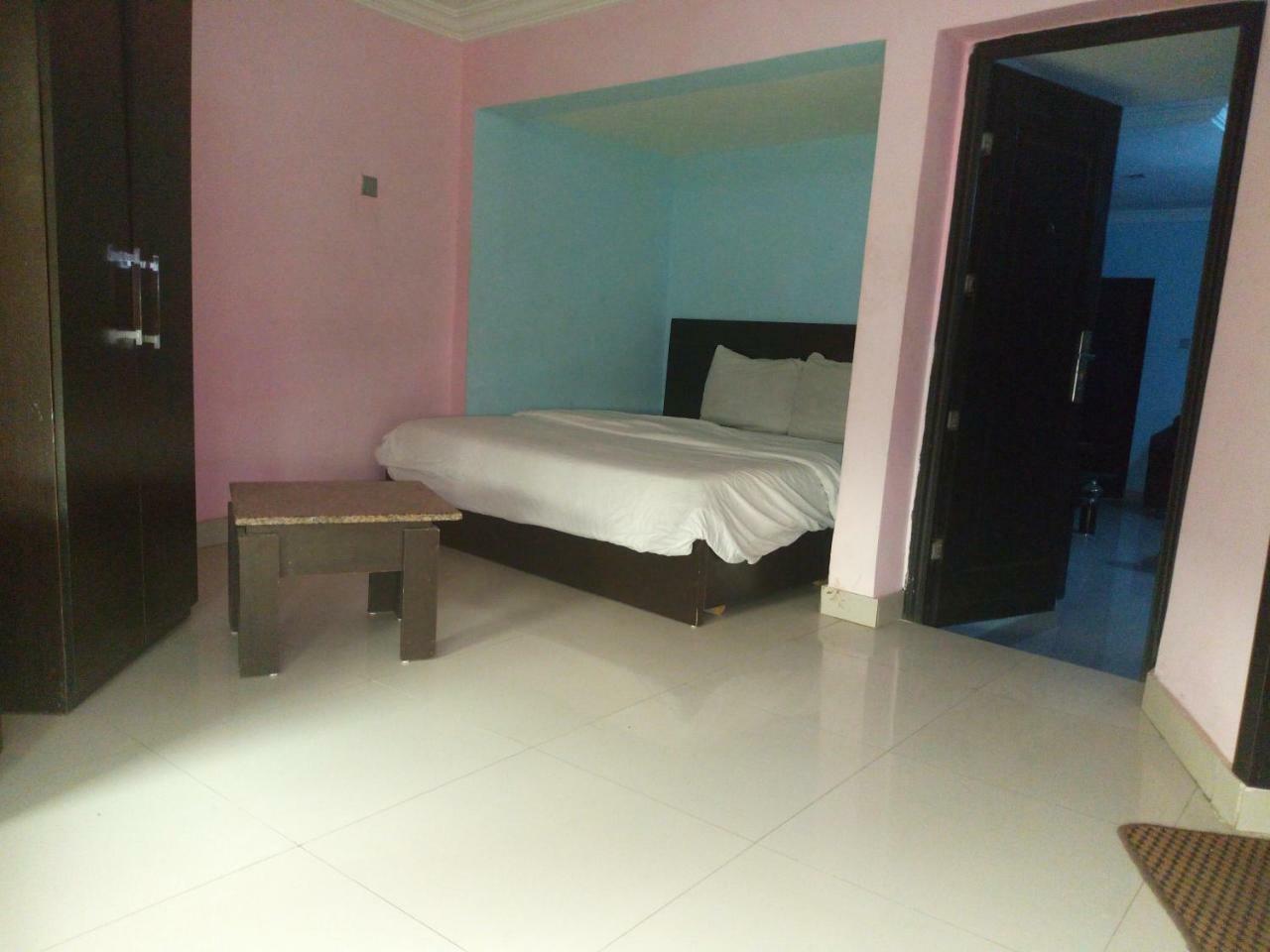 Flamingo Hotel Festac Town Esterno foto