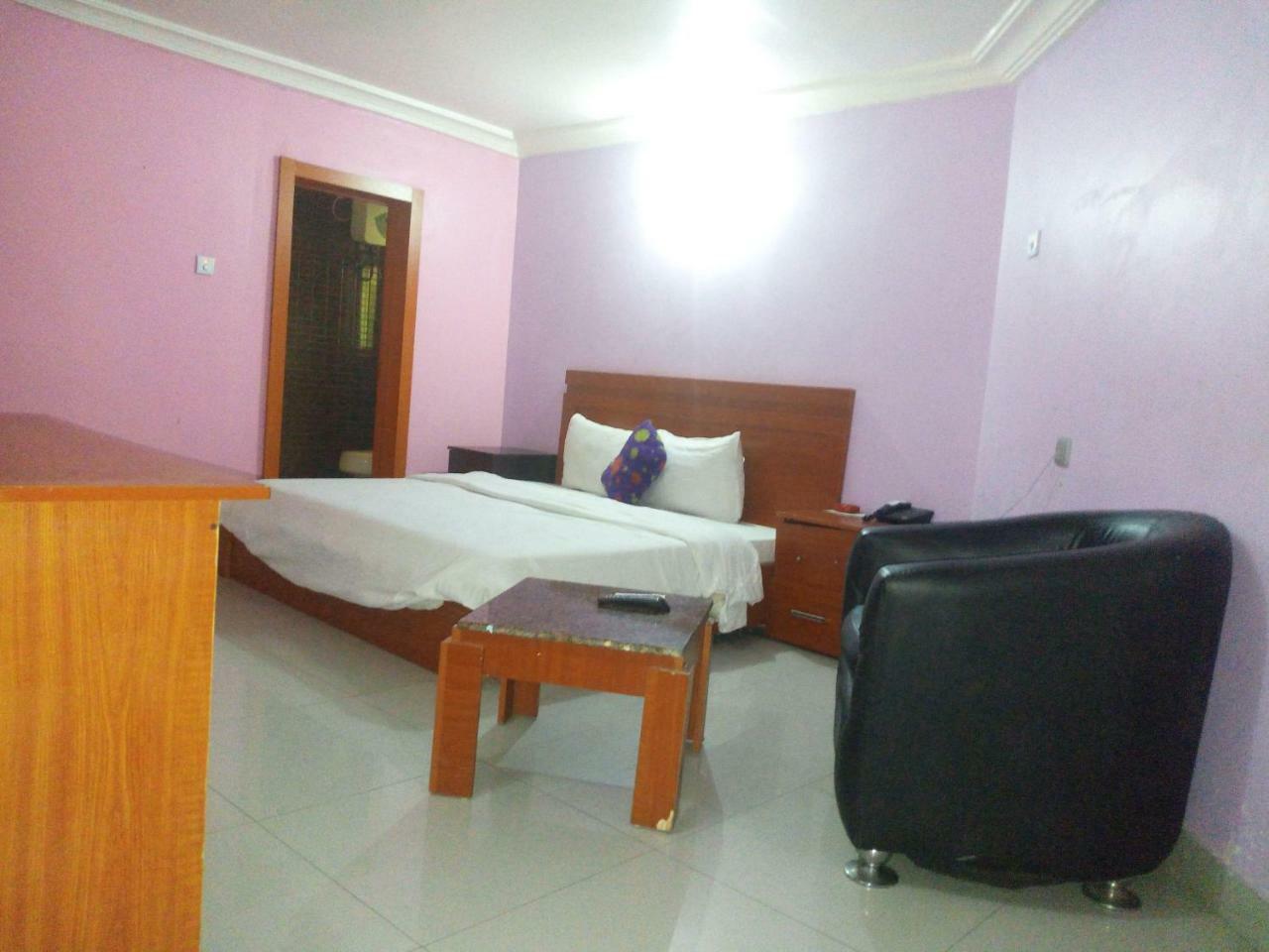 Flamingo Hotel Festac Town Esterno foto