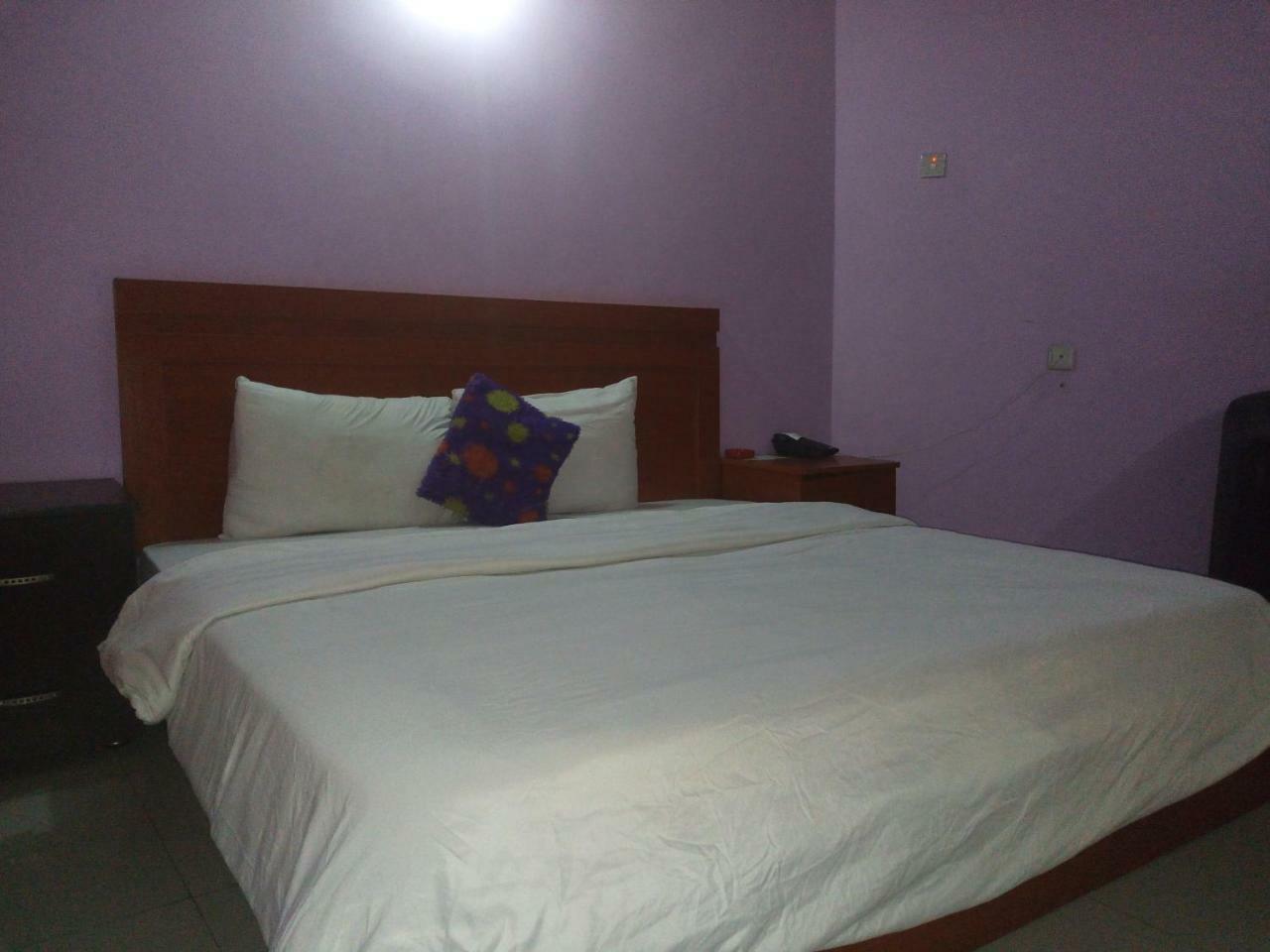 Flamingo Hotel Festac Town Esterno foto