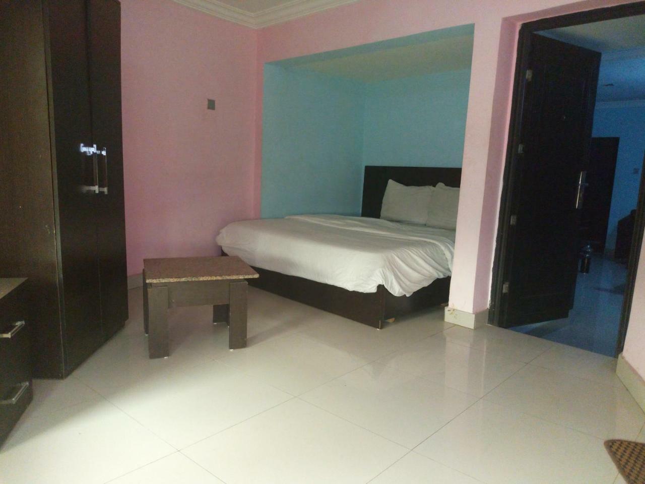 Flamingo Hotel Festac Town Esterno foto