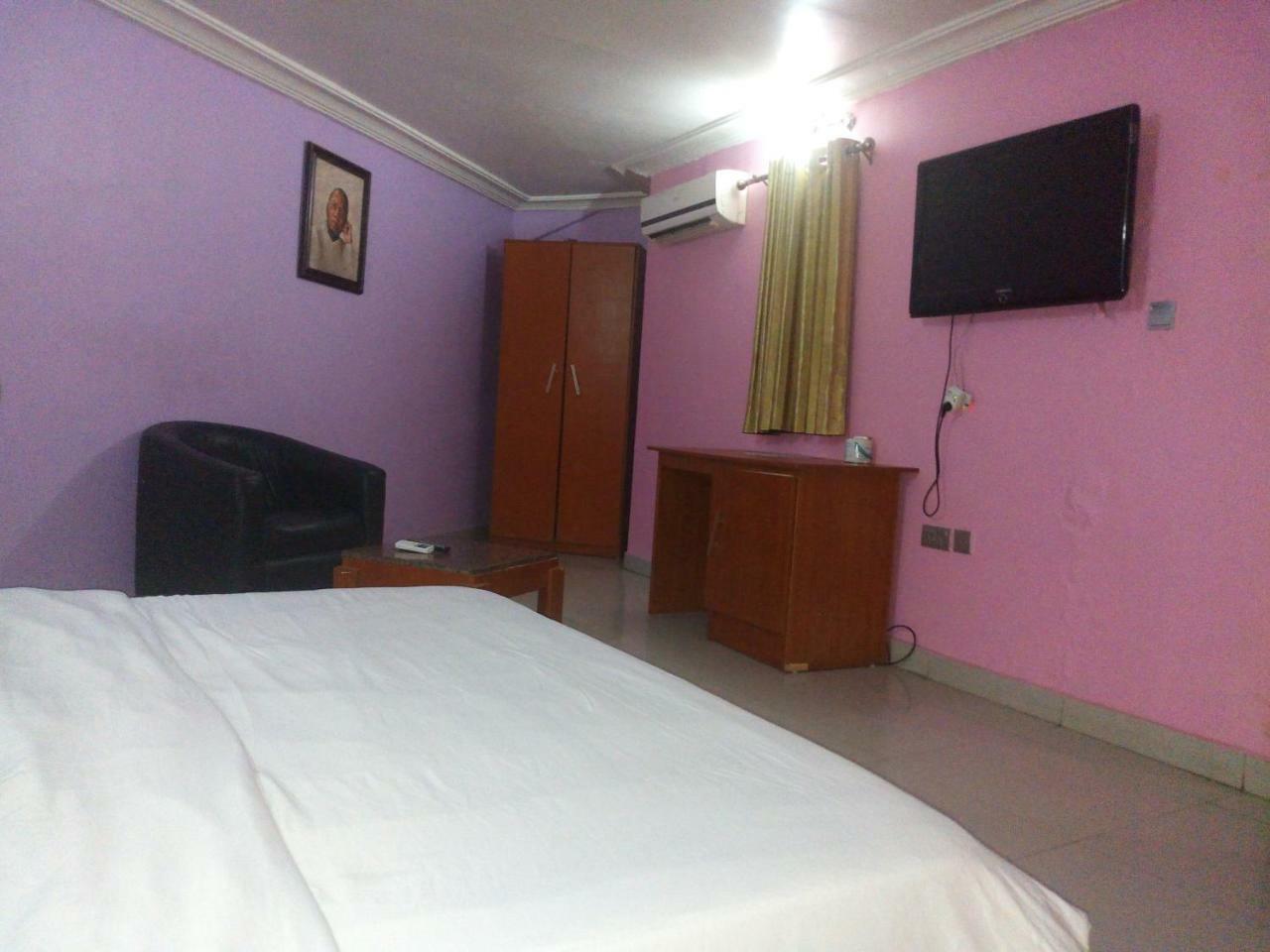 Flamingo Hotel Festac Town Esterno foto