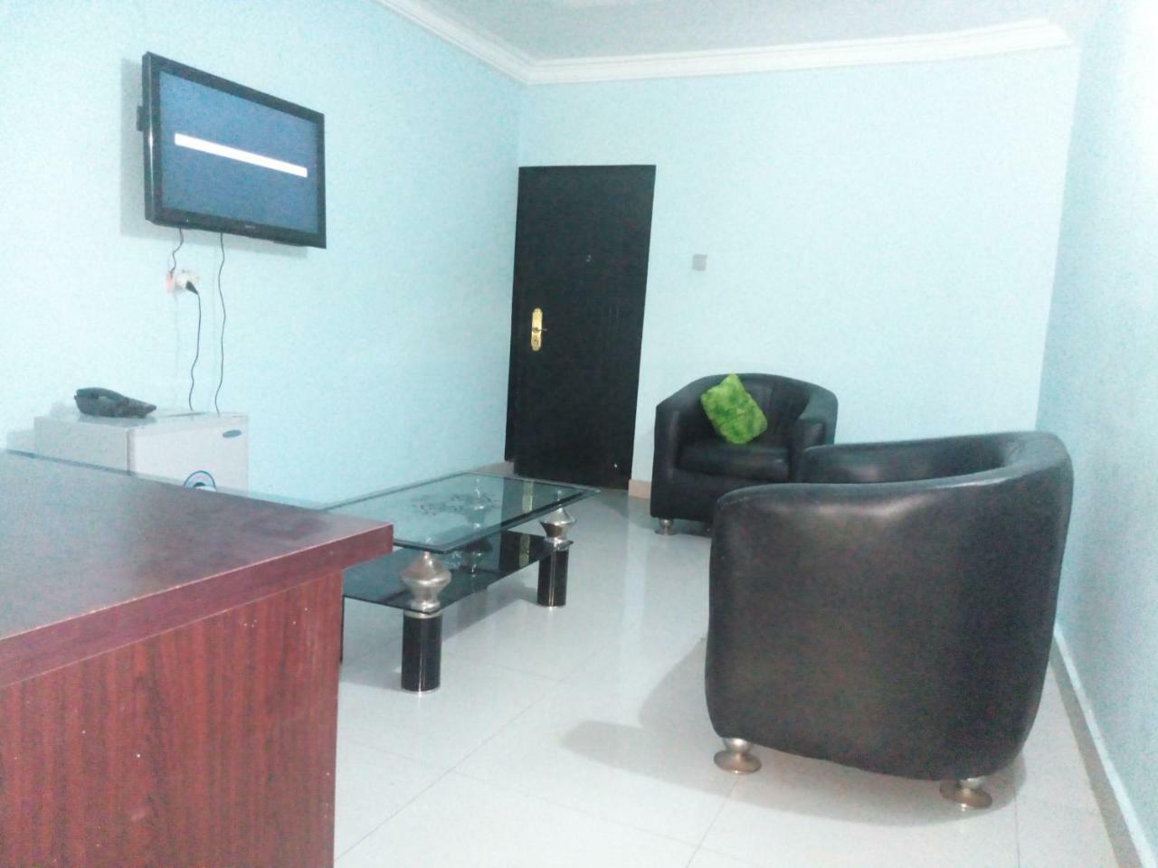 Flamingo Hotel Festac Town Esterno foto