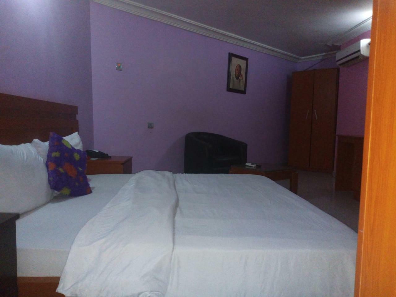 Flamingo Hotel Festac Town Esterno foto